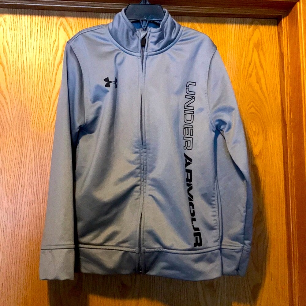 Under Armour logo boy’s size 7 gray black warm up full zip up nylon jacket EUC